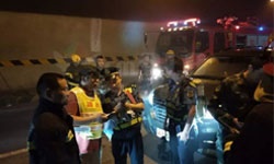 滬昆高速懷化段隧道發(fā)生貨車追尾起火，滯留人員依據(jù)隧道應(yīng)急疏散燈具安全疏散
